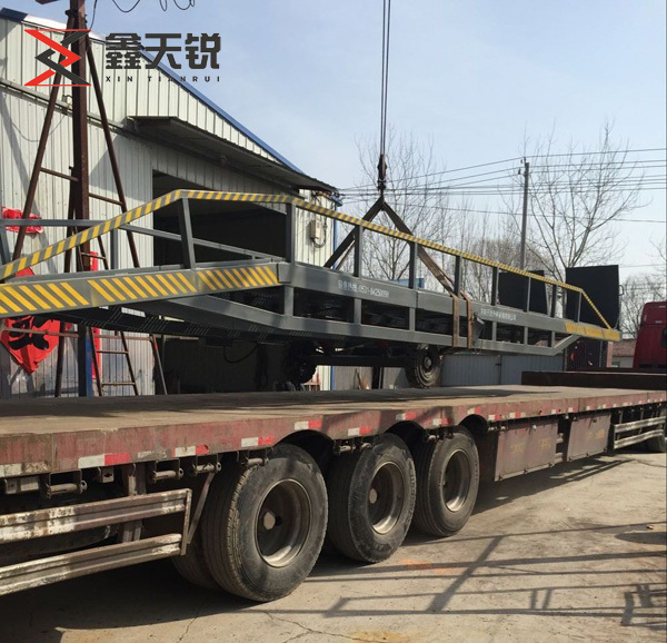 马鞍山移动式登车桥装车发货